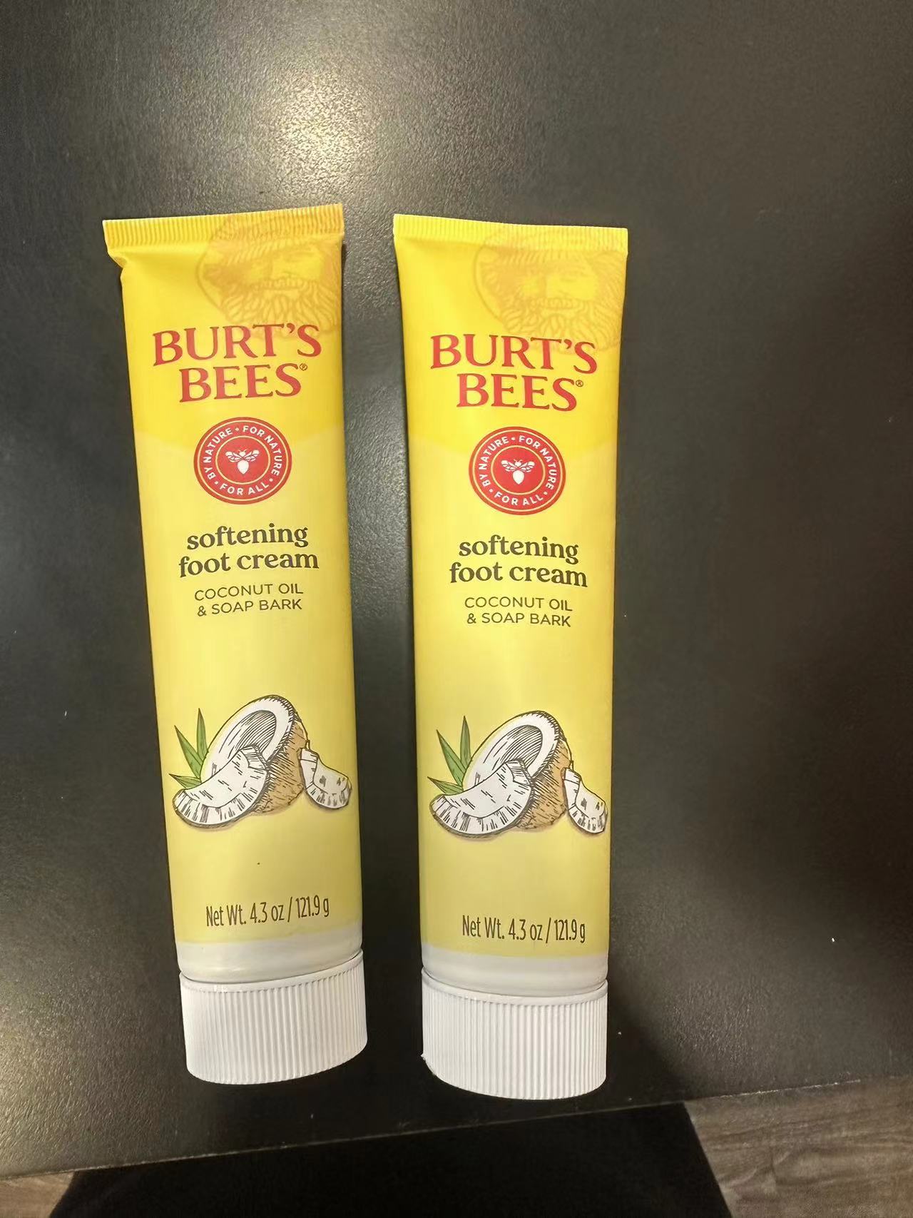 美国Burt’s Bees 小蜜蜂椰子油护足霜护脚霜滋润去老茧去死皮防脚后跟干裂润足 121.9G可以用上一冬天