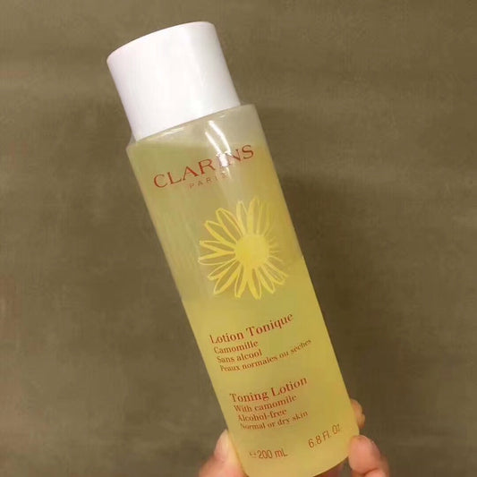 French Clarins Gentle Toner Yellow Water 200ML (Dry/Normal Skin) Yellow water gently tones, softens and soothes the skin, relieves allergic reactions, and allows the skin to better absorb subsequent CLARINS skin care products.