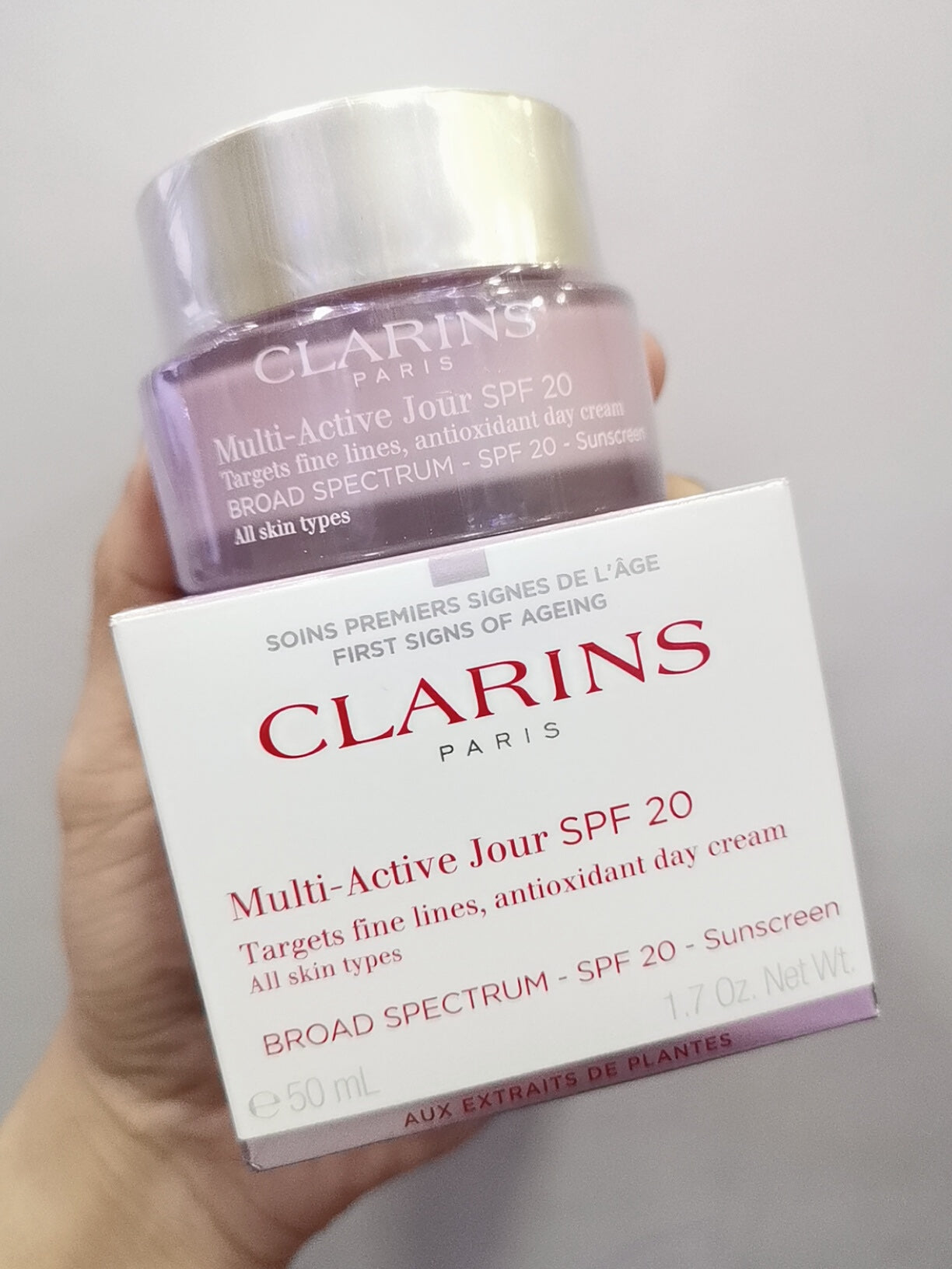 Clarins Clarins Multi-Active Day Cream 50ml spf20 Actively repairs early fine lines and wrinkles Moisturizing and anti-oxidant with sun protection