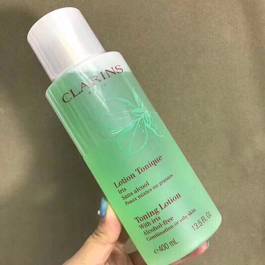 法国  CLARINS 娇韵诗 清洁平衡化妆水 绿水 400ml 清爽净化肌肤，控制油脂分泌，收缩毛孔，维持肌肤天然的PH值，保持肌肤水份，柔软细滑肌肤。最关键的是孕妇也能用哦